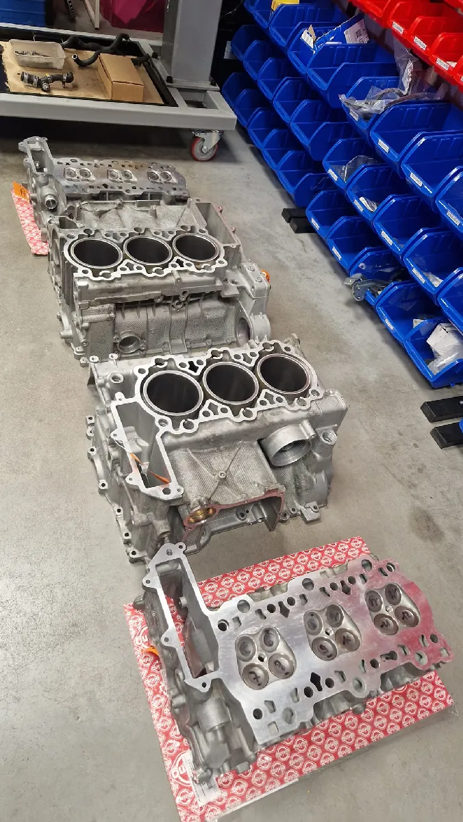 Moteur Porsche M97 ouvert en atelier SB Motorsport, réfection complète à Seclin