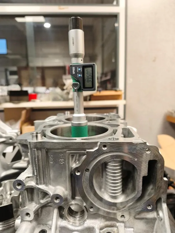 Moteur en cours de préparation chez SB Motorsport